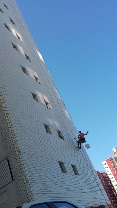 Pintura em Edificações Comerciais Preço na Vila Floresta - Pintura de Fachada de Edifícios Altos