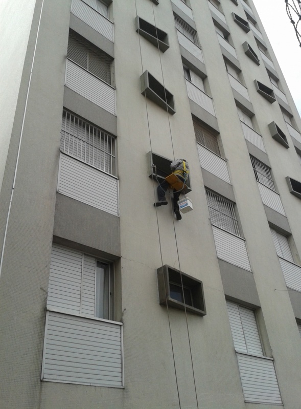 Pintura para Fachada de Edifícios Residenciais  Preço na Cidade São Jorge - Pintura de Fachada de Prédio Comercial